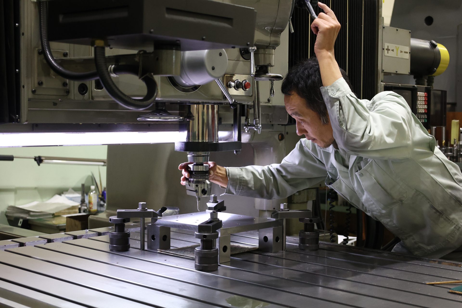 穴あけ加工に適した工作機械とは？ジグボーラーの高精度加工も解説