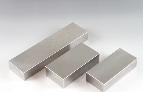 炭素鋼（S50C）の画像サンプル, 引用：世紀株式会社様 - S50C金属プレート